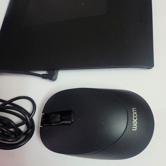 Wacom Intuos 4 Pro Small - Picture 4 of 4